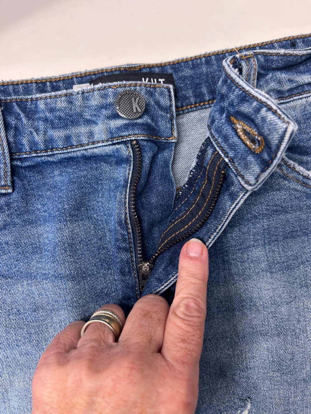 Kut From The Kloth High Rise Jane Denim Frayed Hem Shorts NWOT, 8 - Picture 8 of 10